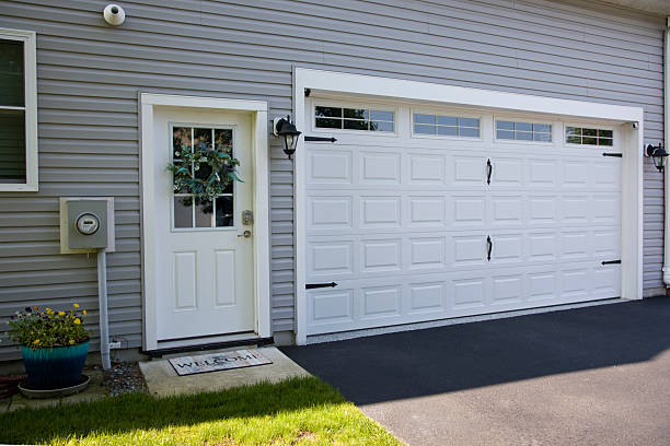 24/7 Emergency Garage Door Panel Replacement experts in Mims, FL